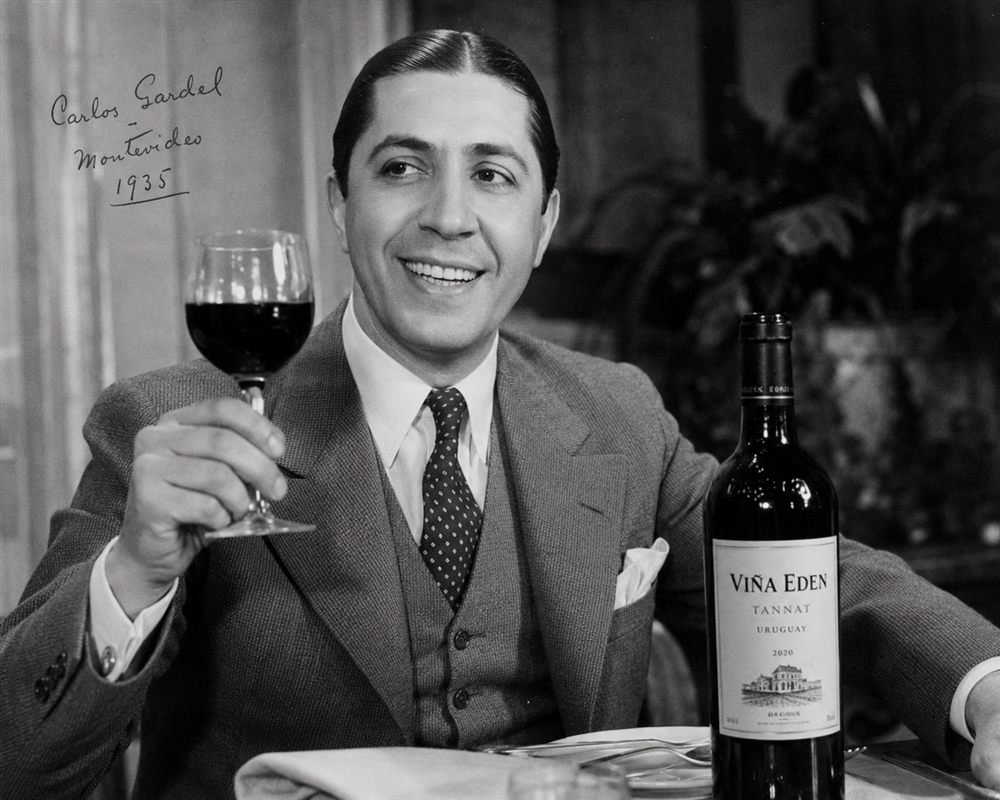 Carlos Gardel com um Tannat uruguaio, Montevidéu, 1935